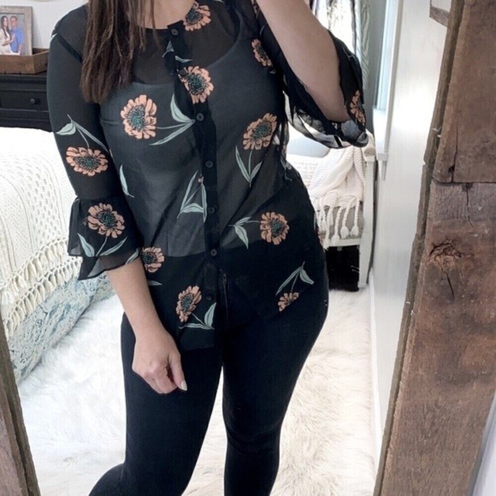 Cabi size xsmall black floral top - Picture 2 of 6